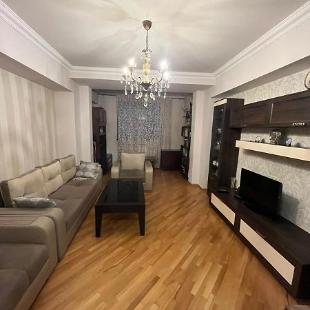 Large Cozy Apartment On Beginning Of Komitas Ave Ereván Exterior foto